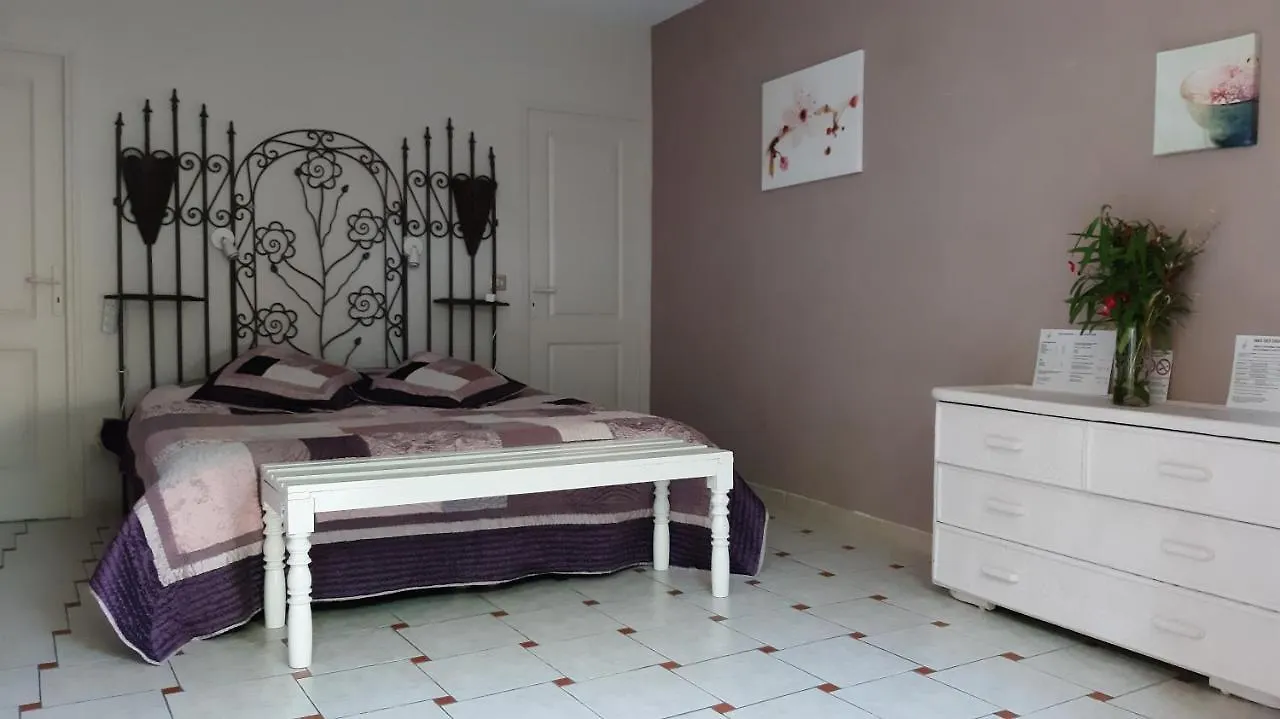 Bed and Breakfast Mas Des Cigognes Ле-Тор Франция