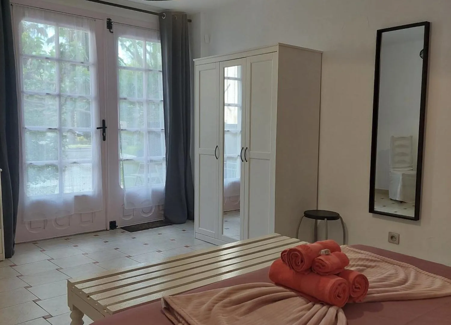 Bed and Breakfast Mas Des Cigognes Ле-Тор Отель типа 
