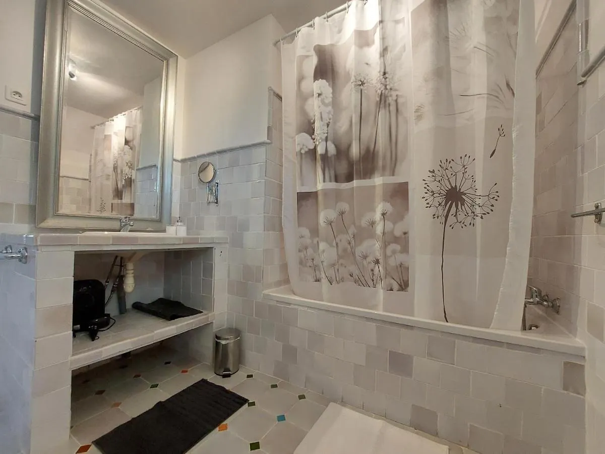 Bed & Breakfast Mas Des Cigognes Bed and Breakfast Le Thor Frankrijk