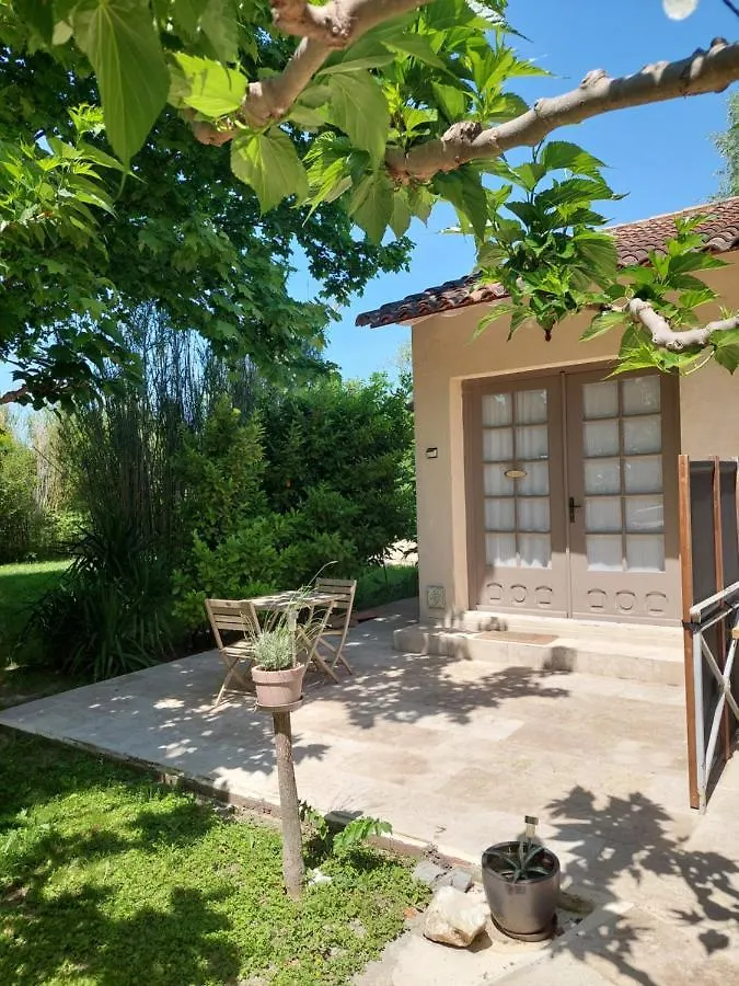 Mas Des Cigognes Bed and Breakfast Le Thor Bed & Breakfast