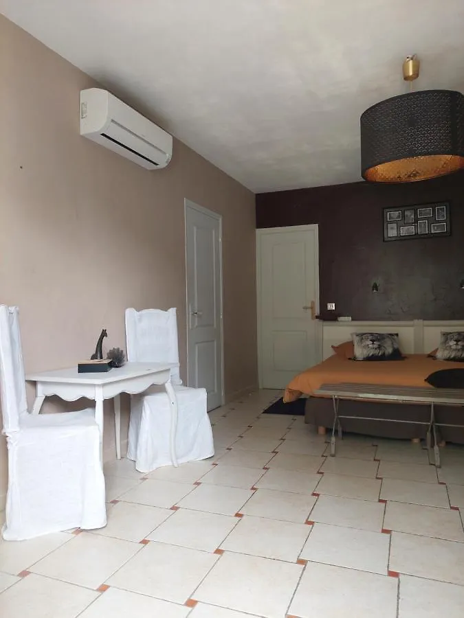 Mas Des Cigognes Bed and Breakfast Le Thor Bed & Breakfast