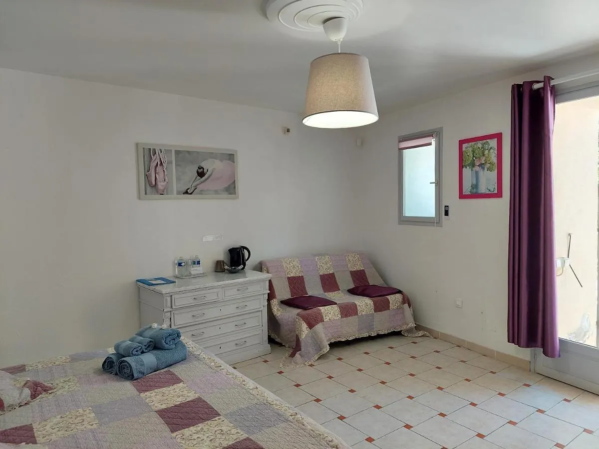 Mas Des Cigognes Bed and Breakfast Le Thor 0*,