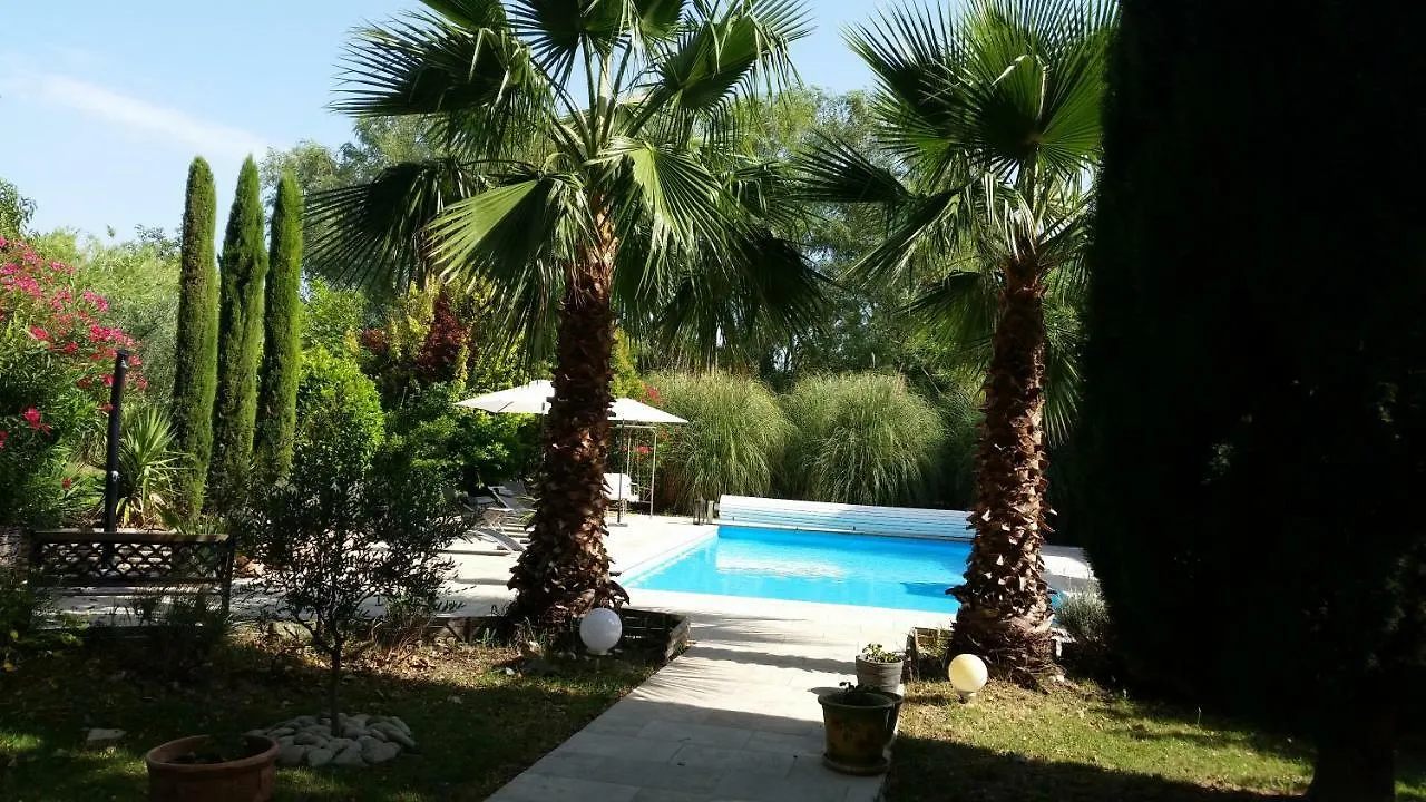 Bed & Breakfast Mas Des Cigognes Bed and Breakfast Le Thor